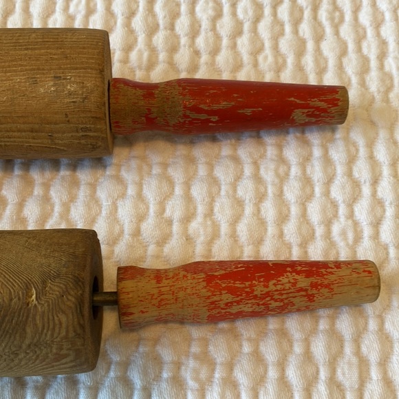Two vintage rolling pins, wooden, red handles - Picture 4 of 10